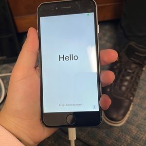 IPHONE 6 16 GB 100% battery capacity! Good condition! Screen is intact